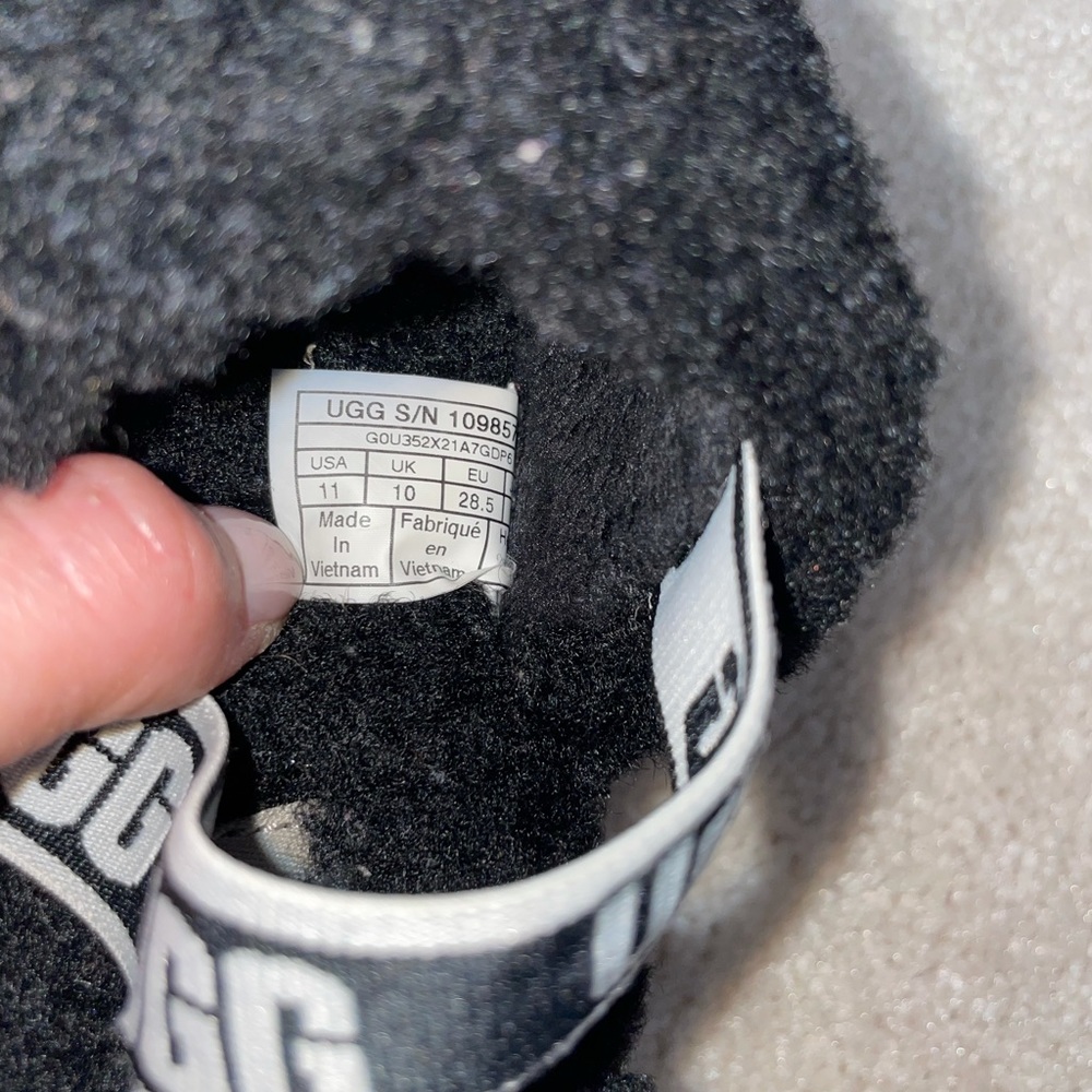 UGG Slippers - Picture 6 of 8
